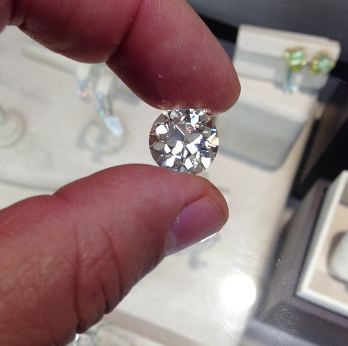 Небольшие нюансы, как можно сэкономить деньги на покупке бриллианта