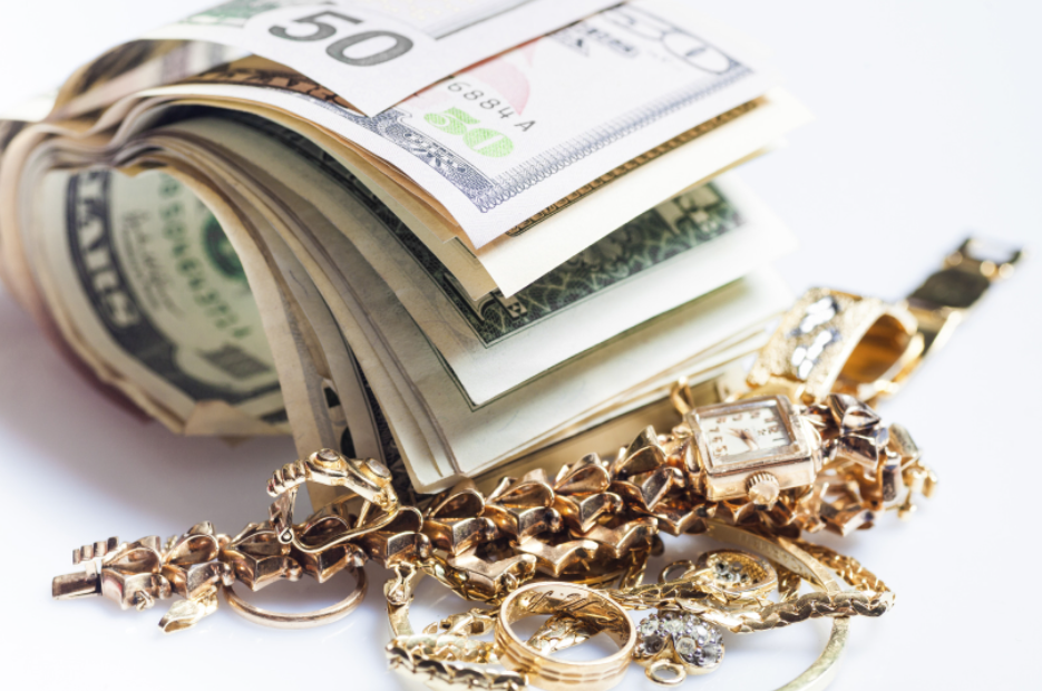 Что лучше: продать свои украшения за наличные или обменять их?